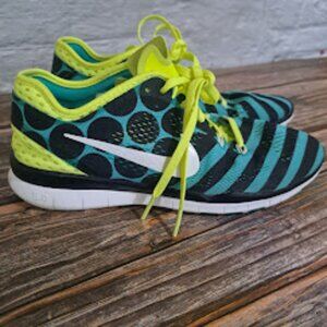 Nike Free TR FIT 5 Women's running shoes size 8 lightweight blue black polka dot